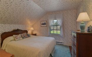 Guest House Bedroom - Country homes for sale and luxury real estate including horse farms and property in the Caledon and King City areas near Toronto