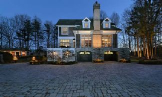 Courtyard, House & Cabana - Country homes for sale and luxury real estate including horse farms and property in the Caledon and King City areas near Toronto