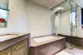 Kid's Bath - Country homes for sale and luxury real estate including horse farms and property in the Caledon and King City areas near Toronto