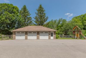 Garage with Heated Workshop - Country homes for sale and luxury real estate including horse farms and property in the Caledon and King City areas near Toronto