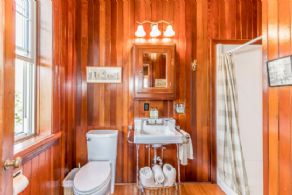Guest Bathroom - Country homes for sale and luxury real estate including horse farms and property in the Caledon and King City areas near Toronto