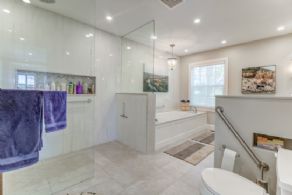 5 piece master en suite bathroom - Country homes for sale and luxury real estate including horse farms and property in the Caledon and King City areas near Toronto