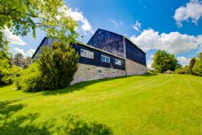 3-sotry barn with workshop, office, recreation space & bathroom - Country homes for sale and luxury real estate including horse farms and property in the Caledon and King City areas near Toronto