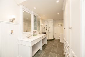Renovated master bathroom - Country homes for sale and luxury real estate including horse farms and property in the Caledon and King City areas near Toronto