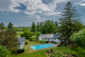 Pool courtyard - Country homes for sale and luxury real estate including horse farms and property in the Caledon and King City areas near Toronto