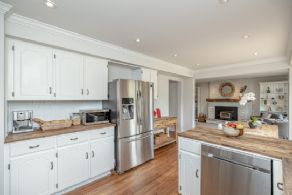 Kitchen open to the Family Room - Country homes for sale and luxury real estate including horse farms and property in the Caledon and King City areas near Toronto