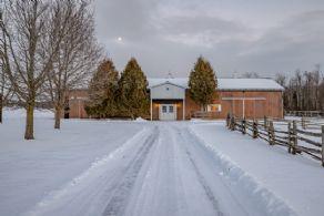 Barn - Country homes for sale and luxury real estate including horse farms and property in the Caledon and King City areas near Toronto