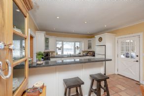 Breakfast Bar - Country homes for sale and luxury real estate including horse farms and property in the Caledon and King City areas near Toronto