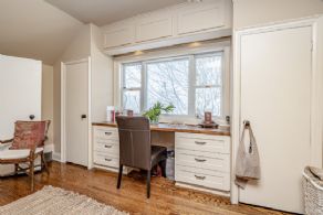 Built-in Desk - Country homes for sale and luxury real estate including horse farms and property in the Caledon and King City areas near Toronto