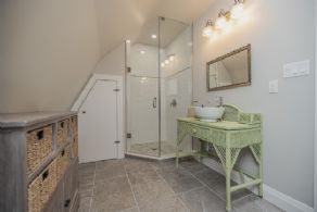 Loft 3-piece bathroom - Country homes for sale and luxury real estate including horse farms and property in the Caledon and King City areas near Toronto