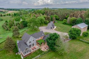 House, coach house, restored century barn - Country homes for sale and luxury real estate including horse farms and property in the Caledon and King City areas near Toronto