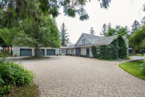 Circular Drive, Triple Garage with Heated Floors - Country homes for sale and luxury real estate including horse farms and property in the Caledon and King City areas near Toronto