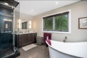 Master bathroom - Country homes for sale and luxury real estate including horse farms and property in the Caledon and King City areas near Toronto