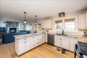 Combined Kitchen and Family Room - Country homes for sale and luxury real estate including horse farms and property in the Caledon and King City areas near Toronto