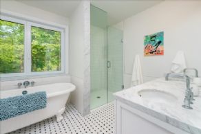 5-piece en suite bath - Country homes for sale and luxury real estate including horse farms and property in the Caledon and King City areas near Toronto