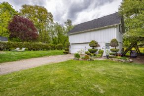 Coach house - Country homes for sale and luxury real estate including horse farms and property in the Caledon and King City areas near Toronto