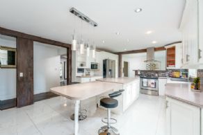 Eat-in Kitchen - Country homes for sale and luxury real estate including horse farms and property in the Caledon and King City areas near Toronto