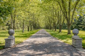 Front drive - Country homes for sale and luxury real estate including horse farms and property in the Caledon and King City areas near Toronto